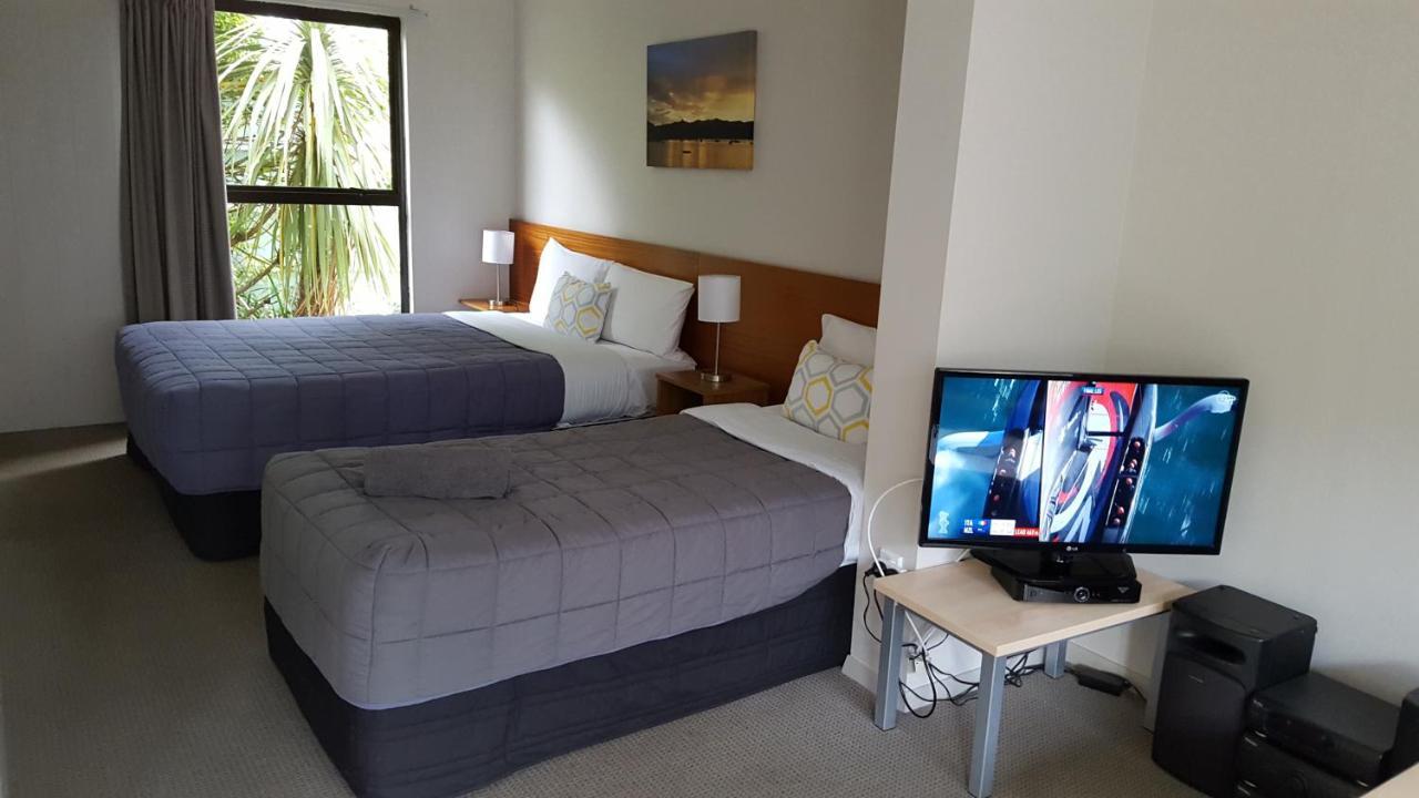 Akaroa Waterfront Motels Екстер'єр фото