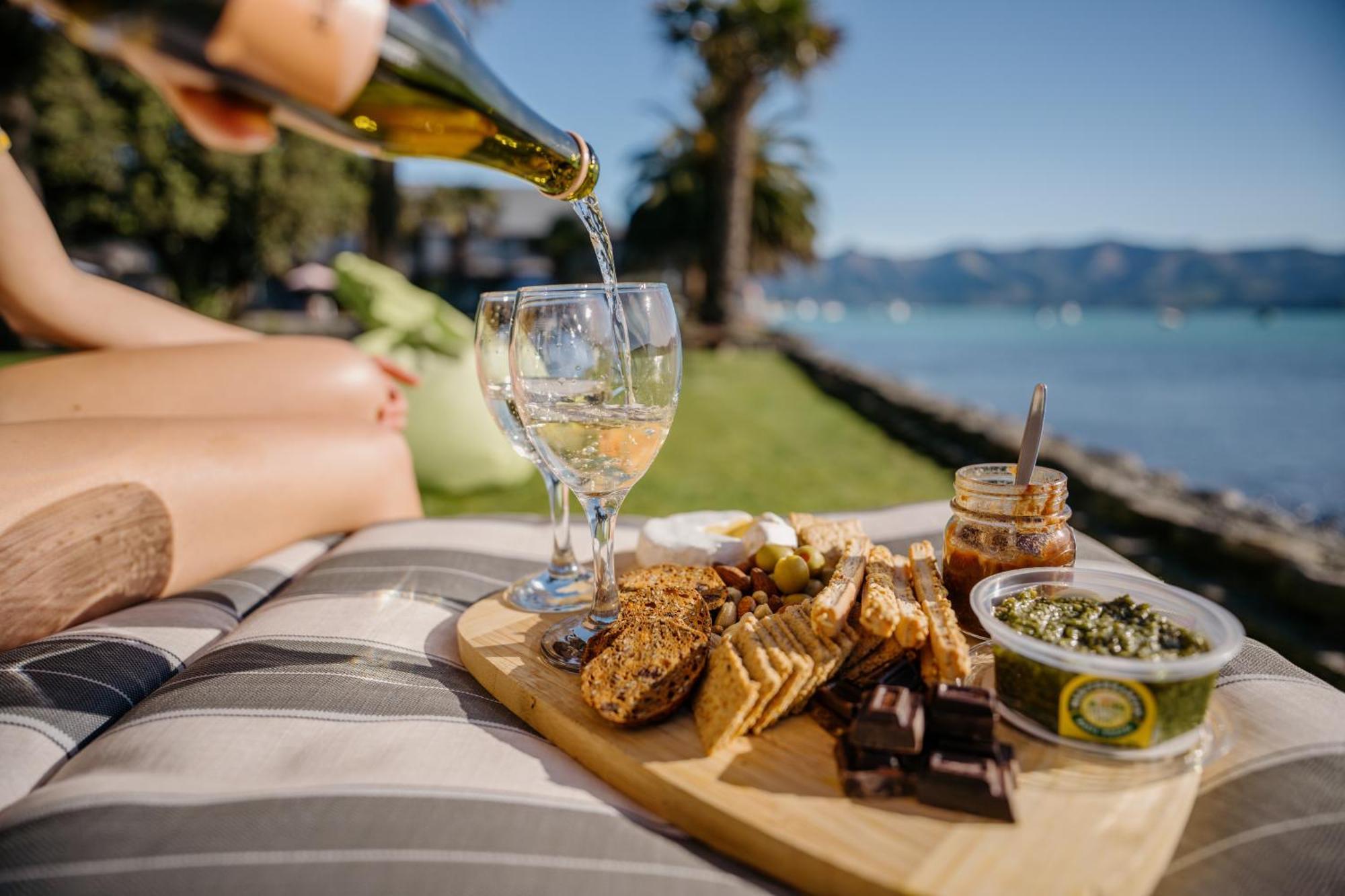 Akaroa Waterfront Motels Екстер'єр фото