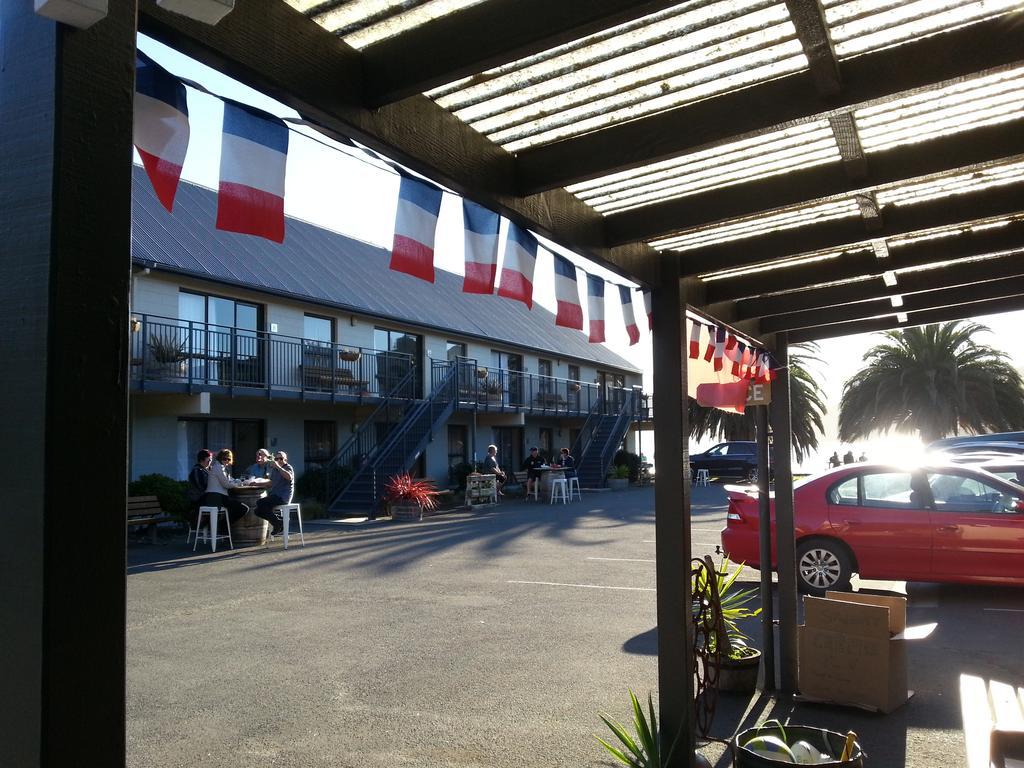 Akaroa Waterfront Motels Екстер'єр фото
